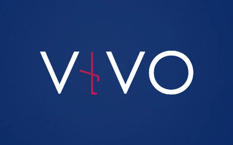 Logo da VIVO em branco sobre azul-marinho, com a letra I desenhada como um taco de golfe vermelho.